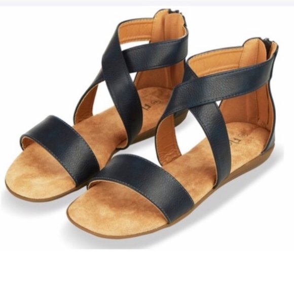 FLOOPI Shoes - NWT Floopi Navy gladiator strappy flat sandals
